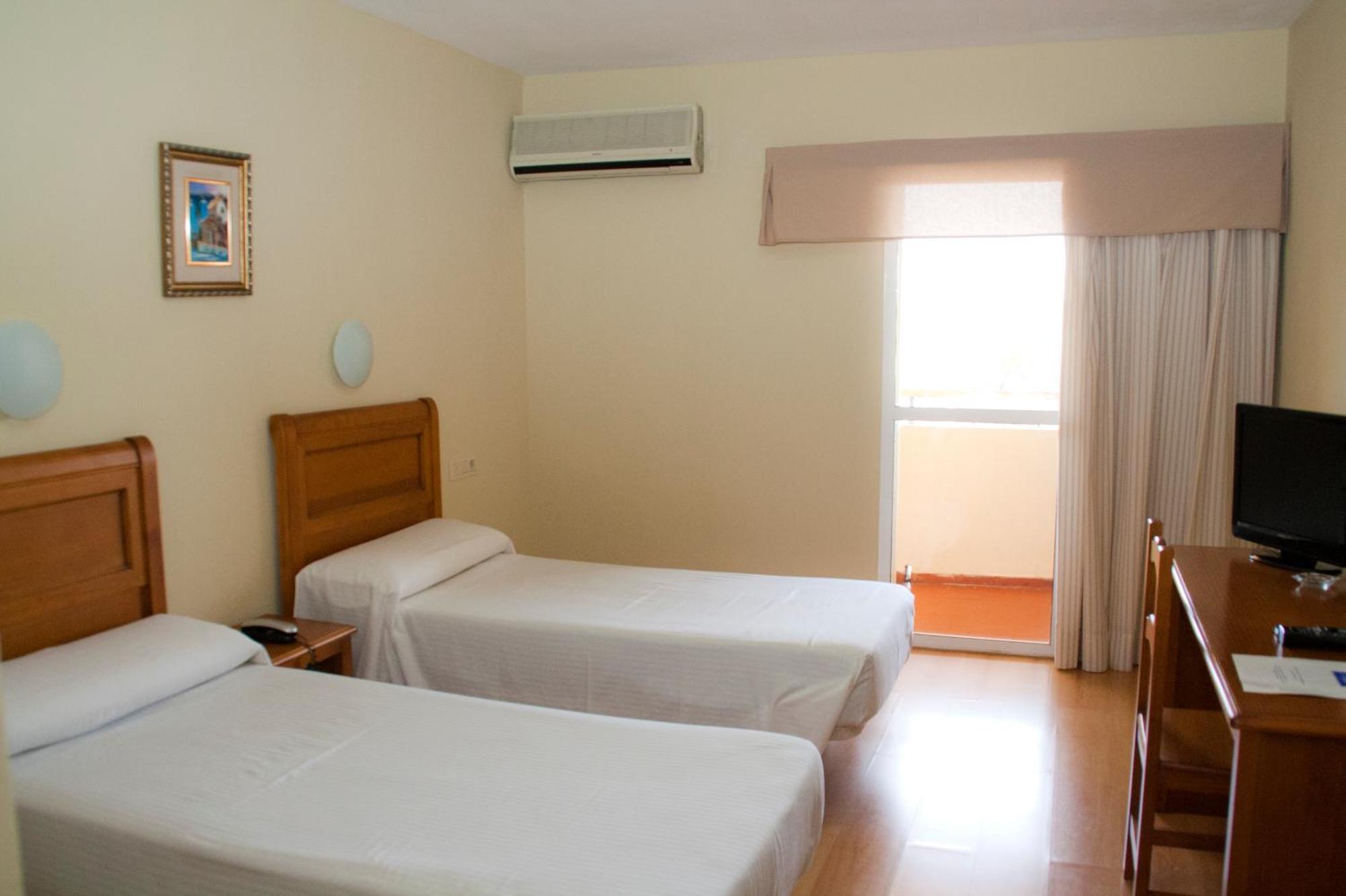 Hotel Anfora Мелиля Екстериор снимка