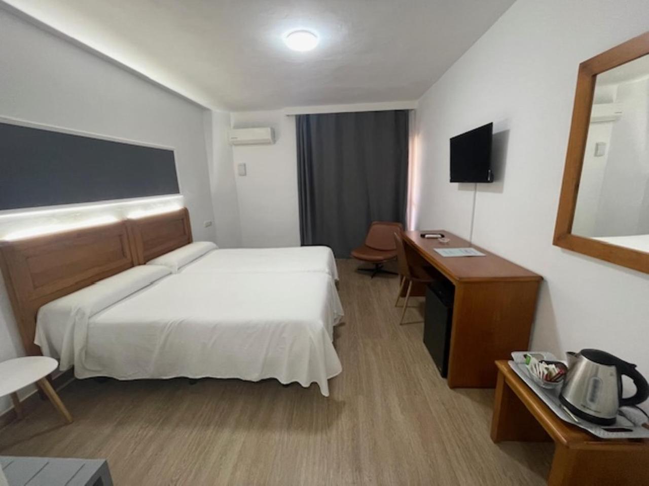 Hotel Anfora Мелиля Екстериор снимка